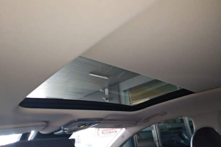 Used Hongqi H5 2024 2.0T Automatic Smart Connect Flagship Edition Headliner