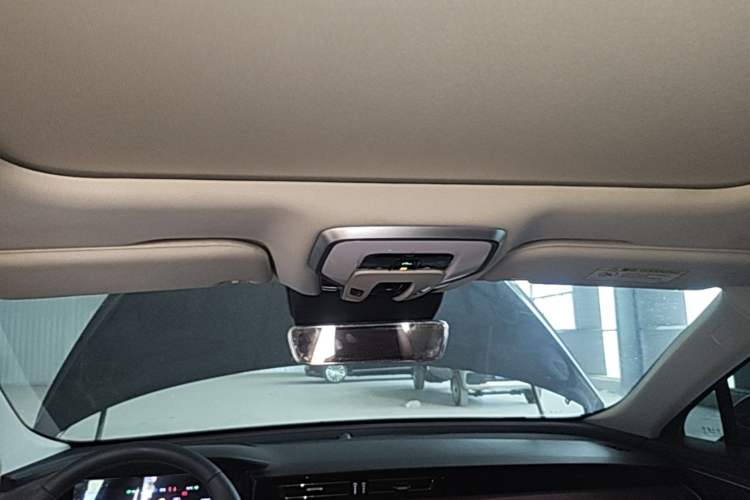 Used Hongqi H5 2024 2.0T Automatic Smart Connect Flagship Edition Headliner