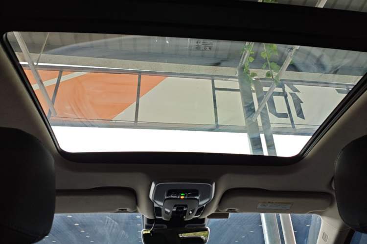 Used Hongqi H5 2024 2.0T Automatic Smart Connect Flagship Edition Headliner