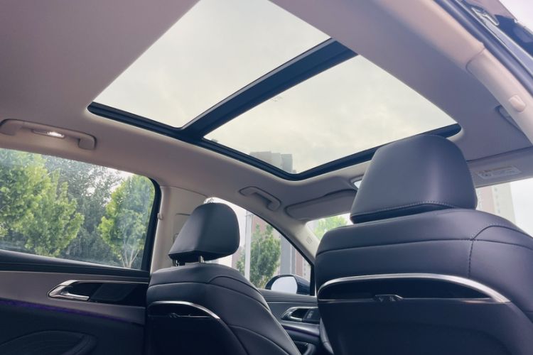 Used Hongqi H5 2024 2.0T Automatic Smart Connect Flagship Edition Headliner