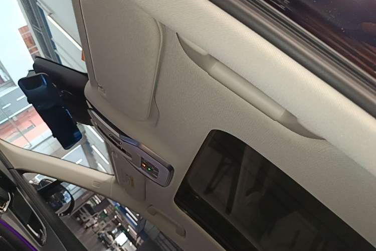 Used Hongqi H5 2024 2.0T Automatic Smart Connect Flagship Edition Headliner