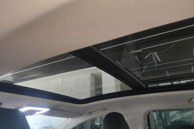 Used Hongqi H5 2024 2.0T Automatic Smart Connect Flagship Edition Headliner