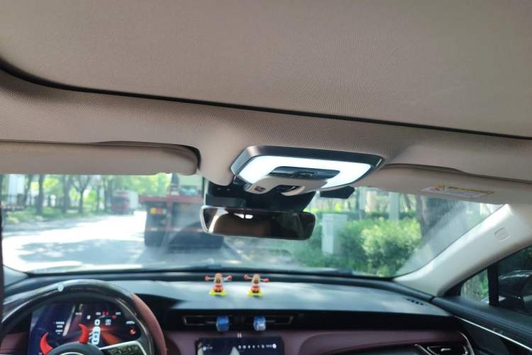 Used Hongqi H5 2024 2.0T Automatic Smart Connect Flagship Edition Headliner