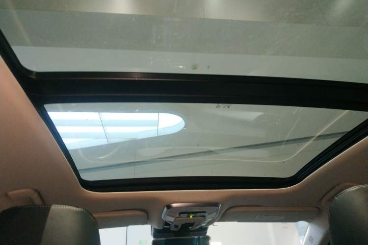 Used Hongqi H5 2024 2.0T Automatic Smart Connect Flagship Edition Headliner