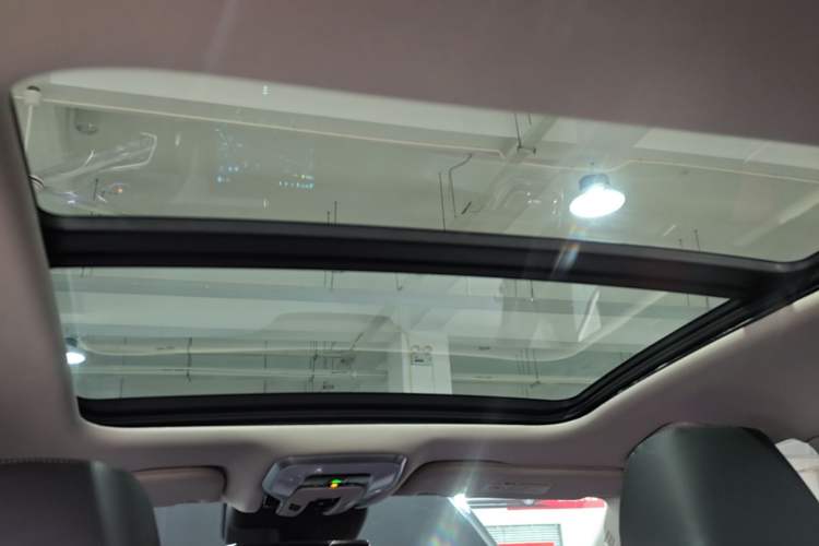 Used Hongqi H5 2024 2.0T Automatic Smart Connect Flagship Edition Headliner