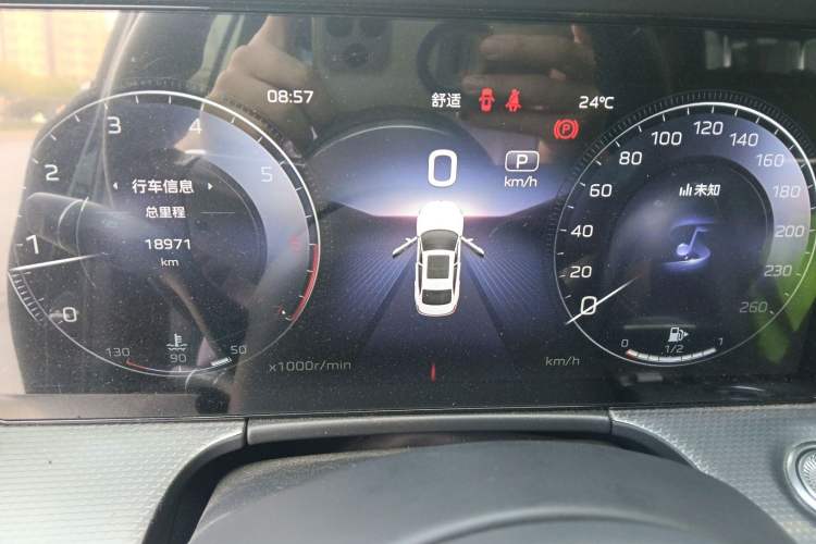 Used Hongqi H5 2024 2.0T Automatic Smart Connect Flagship Edition Instrument Cluster