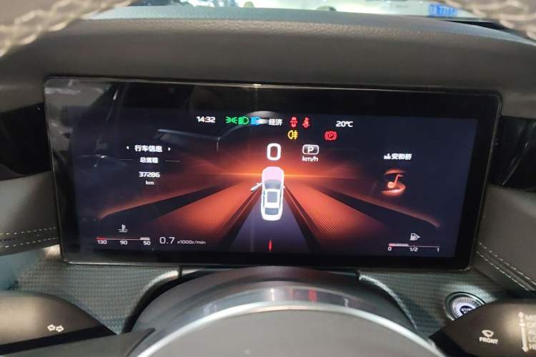 Used Hongqi H5 2024 2.0T Automatic Smart Connect Flagship Edition Instrument Cluster