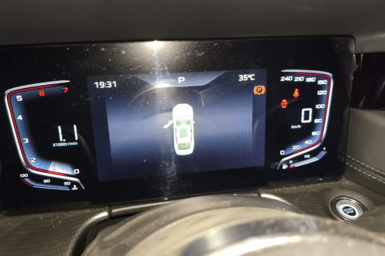 Used Hongqi H5 2024 1.5T DCT Smart Connect Flagship Edition Instrument Cluster