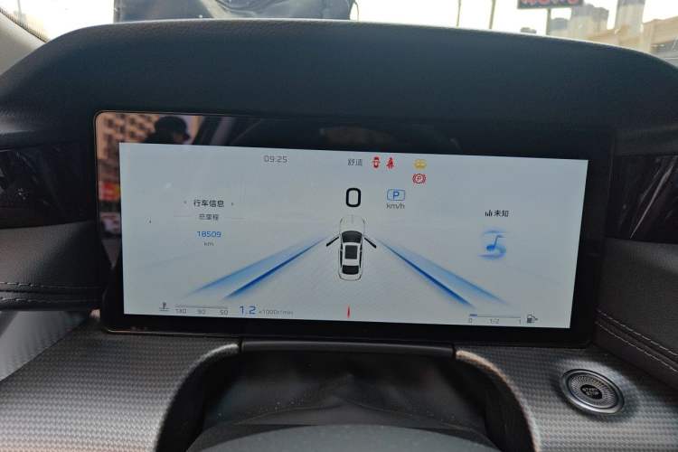Used Hongqi H5 2024 2.0T Automatic Smart Connect Flagship Edition Instrument Cluster