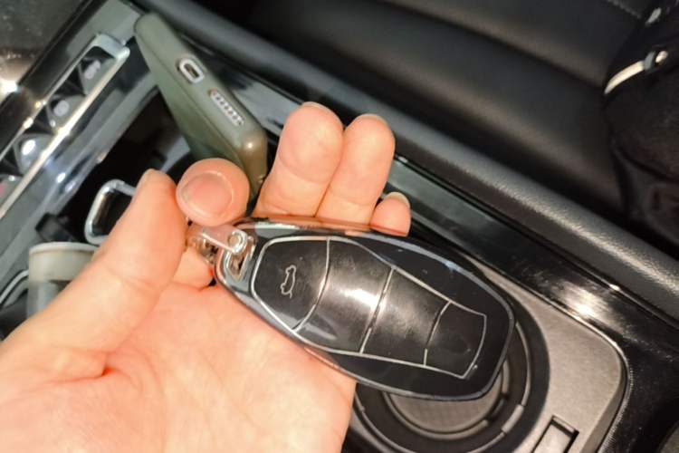 Used Hongqi H5 2024 2.0T Automatic Smart Connect Flagship Edition Interior 1