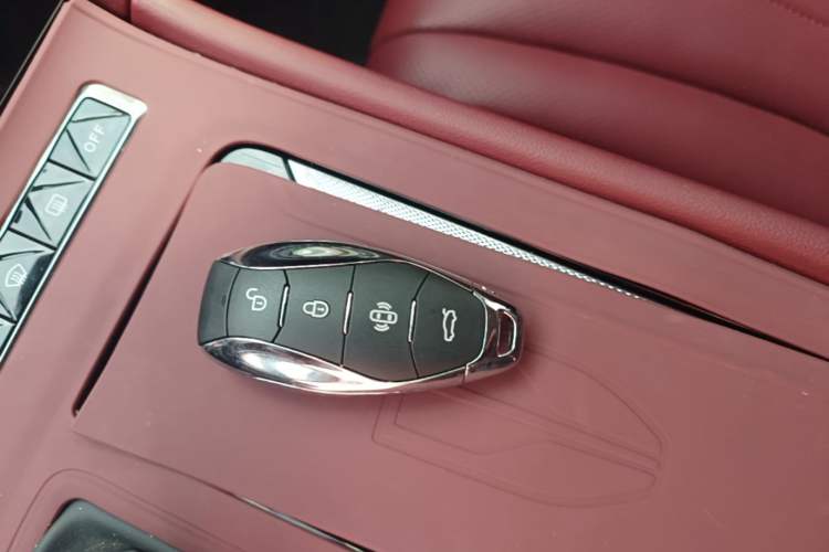 Used Hongqi H5 2024 2.0T Automatic Smart Connect Flagship Edition Interior 1