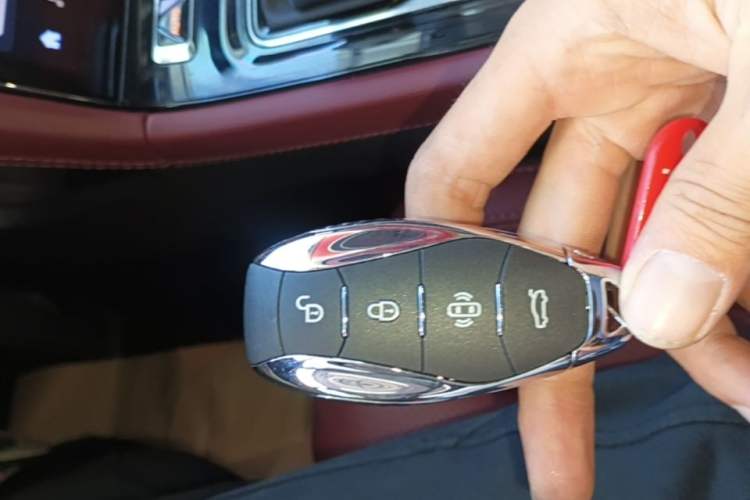 Used Hongqi H5 2024 2.0T Automatic Smart Connect Flagship Edition Interior 1