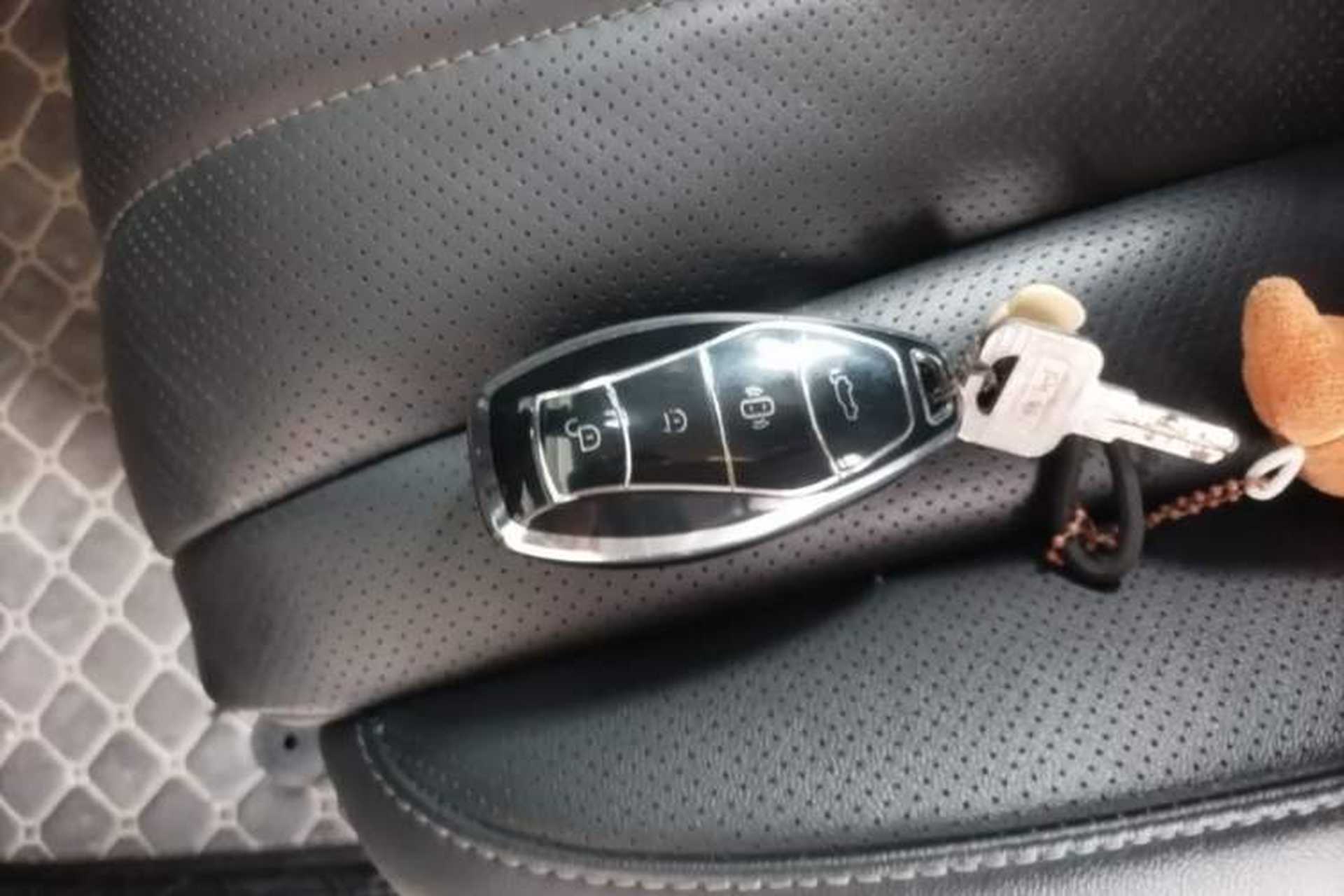 Used Hongqi H5 2024 2.0T Automatic Smart Connect Flagship Edition Interior 1