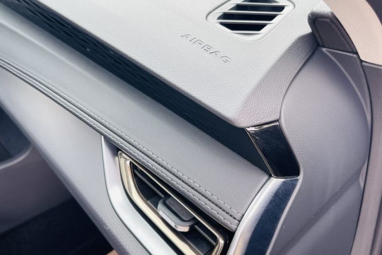 Used Hongqi H5 2024 2.0T Automatic Smart Connect Flagship Edition Interior 10