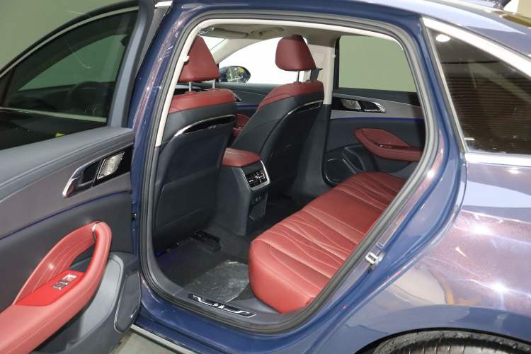 Used Hongqi H5 2024 2.0T Automatic Smart Connect Flagship Edition Interior 2