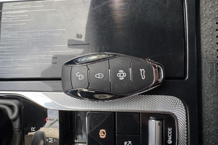 Used Hongqi H5 2024 2.0T Automatic Smart Connect Flagship Edition Interior 2