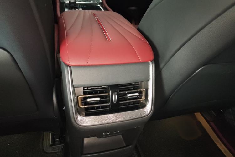 Used Hongqi H5 2024 2.0T Automatic Smart Connect Flagship Edition Interior 3