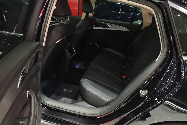 Used Hongqi H5 2024 1.5T DCT Smart Connect Flagship Edition Interior 3