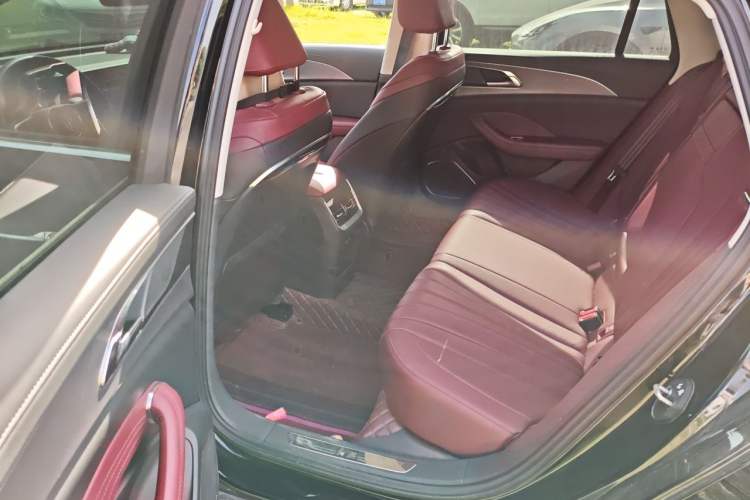 Used Hongqi H5 2024 2.0T Automatic Smart Connect Flagship Edition Interior 4
