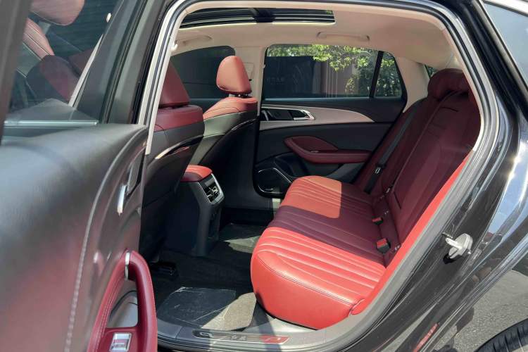 Used Hongqi H5 2024 2.0T Automatic Smart Connect Flagship Edition Interior 4