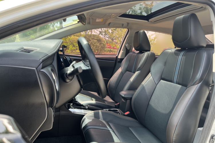 Used Hongqi H5 2024 2.0T Automatic Smart Connect Flagship Edition Interior 4