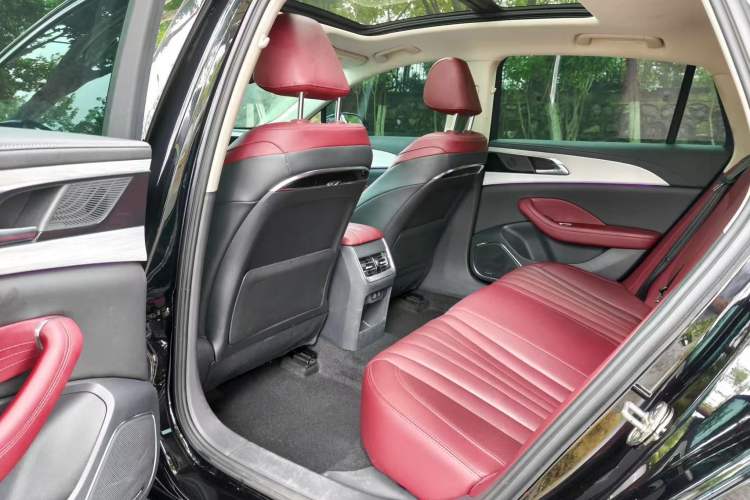 Used Hongqi H5 2024 2.0T Automatic Smart Connect Flagship Edition Interior 4
