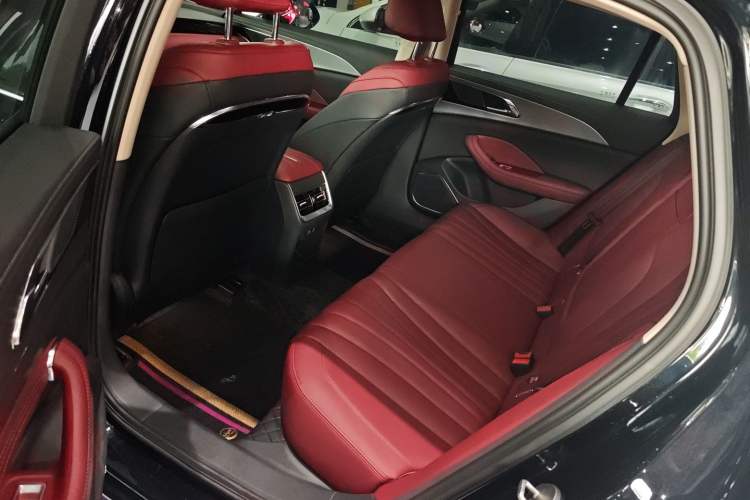 Used Hongqi H5 2024 2.0T Automatic Smart Connect Flagship Edition Interior 4