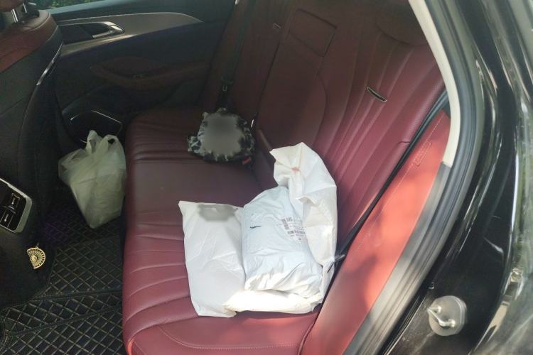 Used Hongqi H5 2024 2.0T Automatic Smart Connect Flagship Edition Interior 4