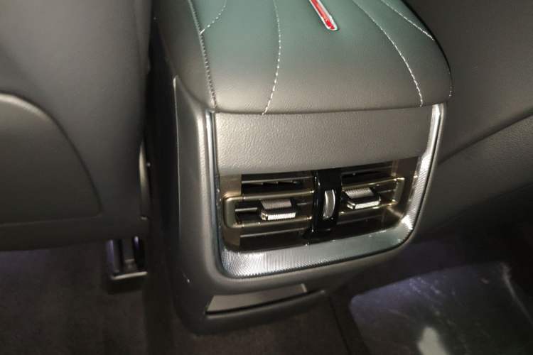 Used Hongqi H5 2024 1.5T DCT Smart Connect Flagship Edition Interior 4