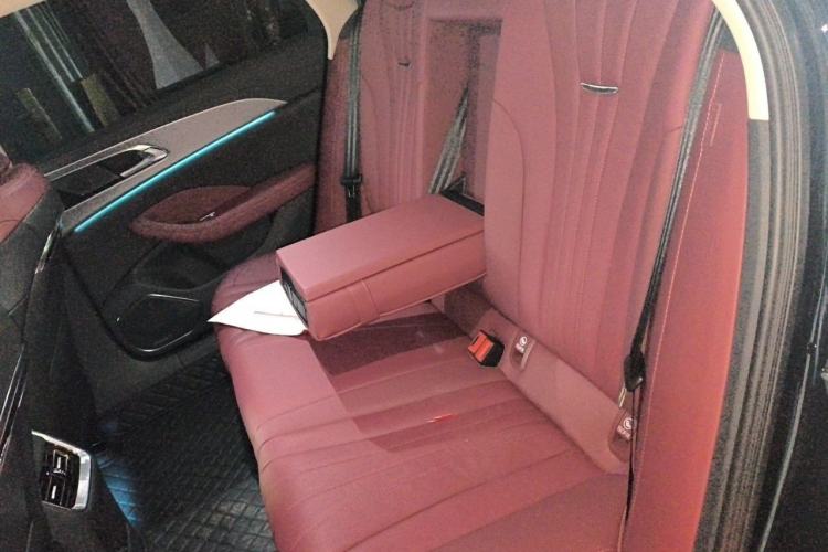 Used Hongqi H5 2024 2.0T Automatic Smart Connect Flagship Edition Interior 4