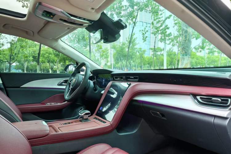 Used Hongqi H5 2024 2.0T Automatic Smart Connect Flagship Edition Interior 6