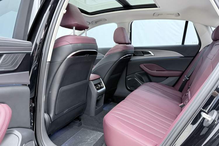 Used Hongqi H5 2024 2.0T Automatic Smart Connect Flagship Edition Interior 6