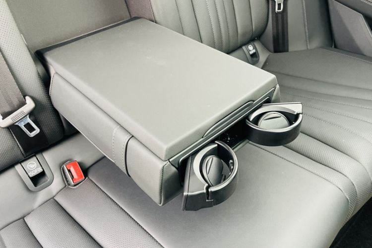 Used Hongqi H5 2024 2.0T Automatic Smart Connect Flagship Edition Interior 7