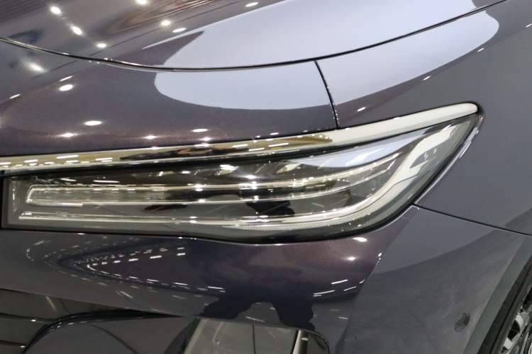 Used Hongqi H5 2024 2.0T Automatic Smart Connect Flagship Edition Left Front Headlight