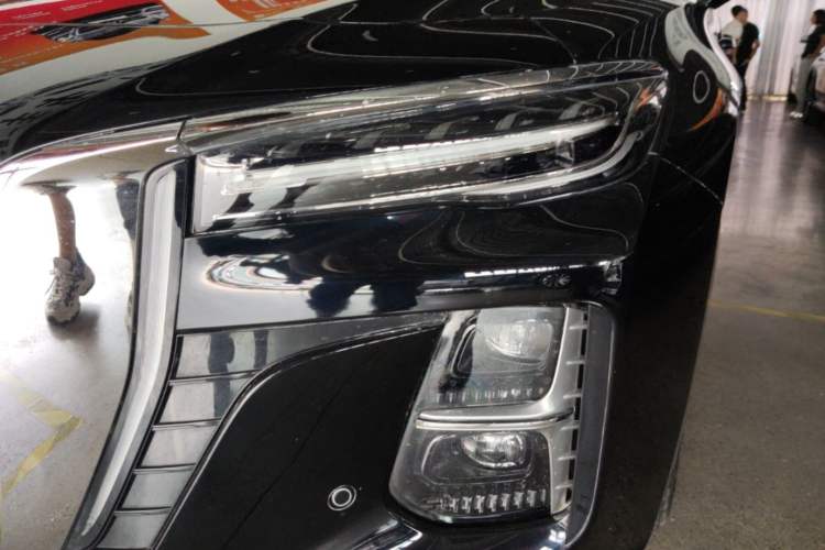Used Hongqi H5 2024 2.0T Automatic Smart Connect Flagship Edition Left Front Headlight