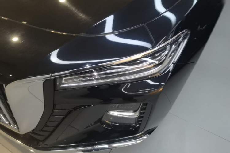 Used Hongqi H5 2024 2.0T Automatic Smart Connect Flagship Edition Left Front Headlight