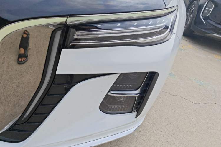 Used Hongqi H5 2024 2.0T Automatic Smart Connect Flagship Edition Left Front Headlight