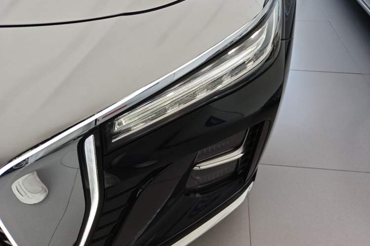 Used Hongqi H5 2024 2.0T Automatic Smart Connect Flagship Edition Left Front Headlight