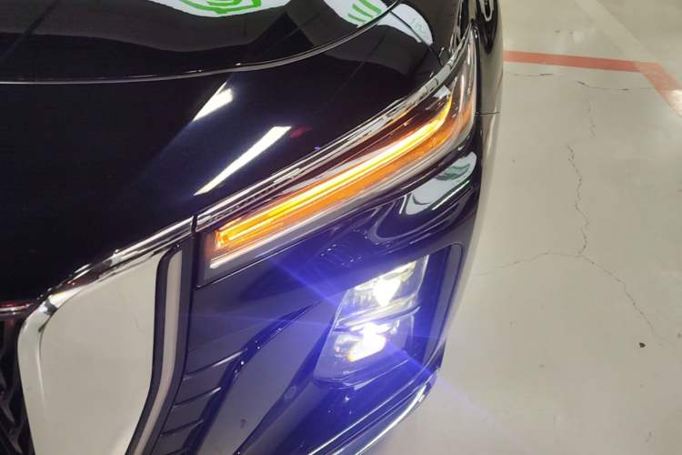 Used Hongqi H5 2024 2.0T Automatic Smart Connect Flagship Edition Left Front Headlight