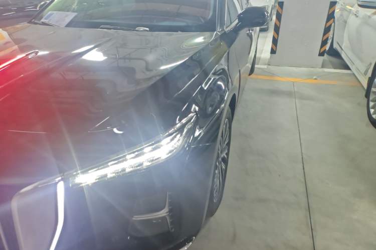 Used Hongqi H5 2024 2.0T Automatic Smart Connect Flagship Edition Left Front Headlight