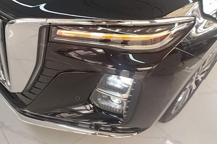 Used Hongqi H5 2024 2.0T Automatic Smart Connect Flagship Edition Left Front Headlight