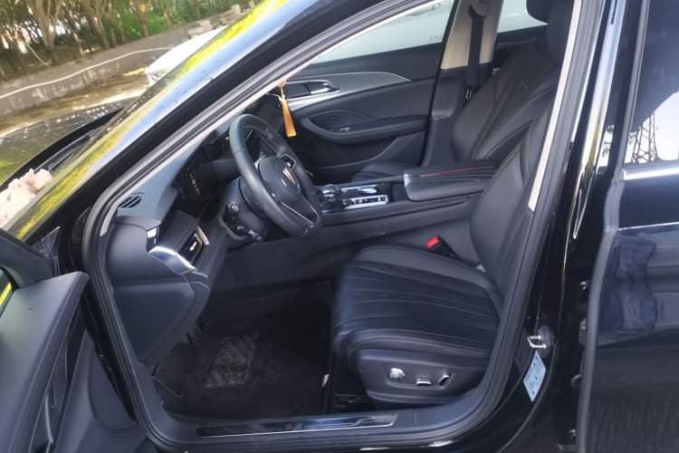 Used Hongqi H5 2024 2.0T Automatic Smart Connect Flagship Edition Left Front Seat
