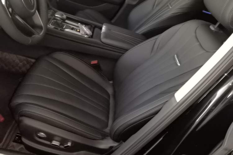 Used Hongqi H5 2024 2.0T Automatic Smart Connect Flagship Edition Left Front Seat