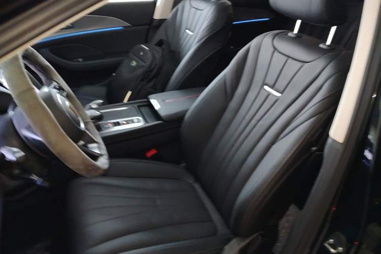 Used Hongqi H5 2024 2.0T Automatic Smart Connect Flagship Edition Left Front Seat