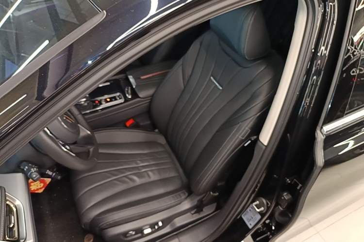 Used Hongqi H5 2024 2.0T Automatic Smart Connect Flagship Edition Left Front Seat