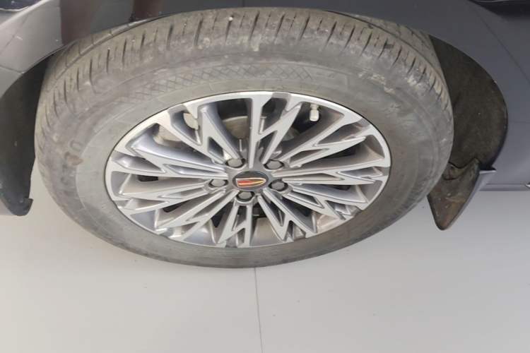 Used Hongqi H5 2024 1.5T DCT Smart Connect Flagship Edition Left Front Wheel Hub