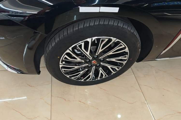 Used Hongqi H5 2024 2.0T Automatic Smart Connect Flagship Edition Left Front Wheel Hub