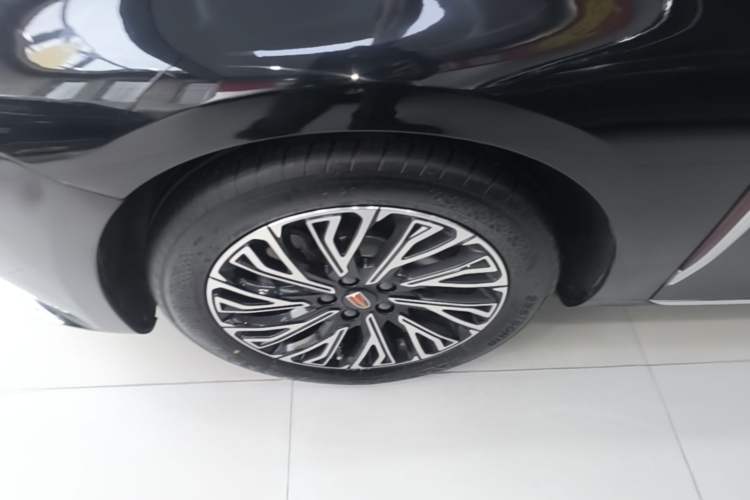Used Hongqi H5 2024 2.0T Automatic Smart Connect Flagship Edition Left Front Wheel Hub