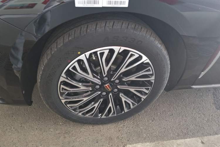 Used Hongqi H5 2024 2.0T Automatic Smart Connect Flagship Edition Left Front Wheel Hub