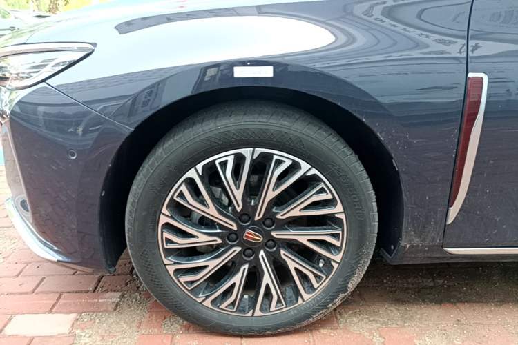 Used Hongqi H5 2024 2.0T Automatic Smart Connect Flagship Edition Left Front Wheel Hub